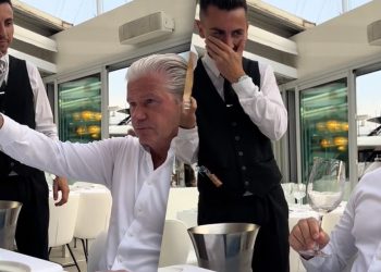 Dries Roelvink verovert de wereld met TikTok: “Waarom scoort hij daar wel hits?”