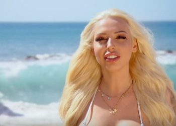 Ex On The Beach-ster Shirley onthult schokkend geheim voetbalfeestje van Oranje speler