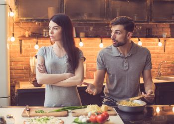 Ik zei tegen mijn man dat hij te arm was voor zijn gedrag waar zijn ouders bij waren