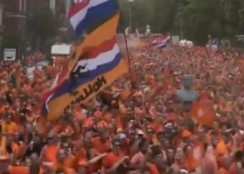 Video: 60.000 Oranjefans zetten Hamburg op zijn kop en zorgen voor aardbeving