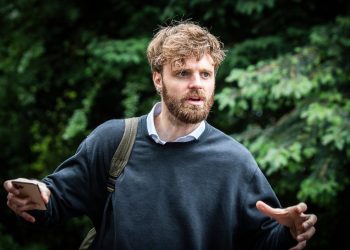 Tim Hofman gebruikt alarmknop in trein: direct tien agenten ter plaatse