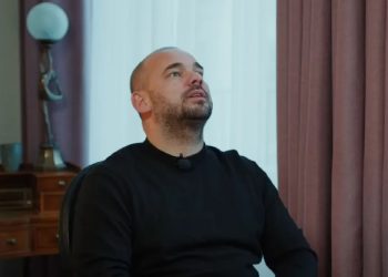 Wesley Sneijder trekt na zware beslissing in bij zijn vader