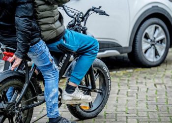 Inspectie heeft beslag gelegd op duizenden illegale fatbikes uit China