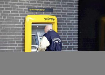 Marcel kreeg meer geld uit de automaat dan hij had gepind en mocht het houden