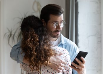 “Ben ik fout omdat ik mijn verloofde en haar minnaar heb aangegeven bij de politie?”