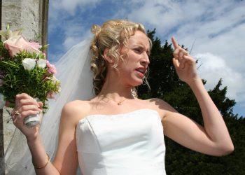 “Ik heb mijn zus weggestuurd van mijn bruiloft na haar zwangerschapsaankondiging”