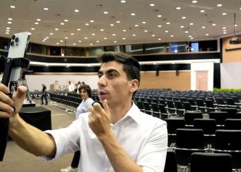 Tiktok prank loopt uit de hand: “Influencer krijgt maandelijks 60.000 euro van het Europese Parlement”