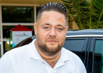 Mark Gillis (28) verkeert in levensge­vaar: “Hij vecht voor zijn leven.”