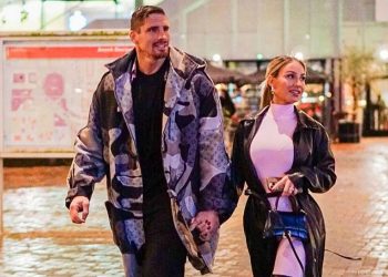 Rico Verhoeven vraagt vriendin Naomy van Beem ten huwelijk op de Malediven