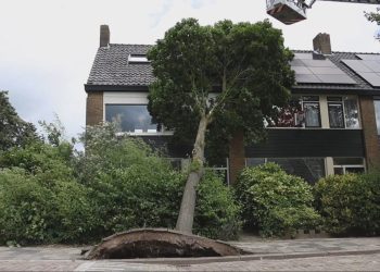 Eerste zomerstorm van het jaar raast over het land!