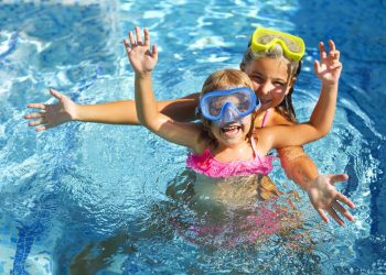 ‘Dit is waarom mijn buurman eist dat zijn kinderen in ons zwembad mogen spelen!’