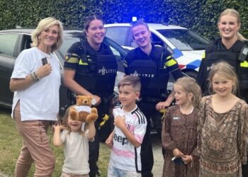 Acht man van de politie waren binnen no-time voor de deur bij Tineke Schouten