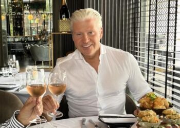 Dries Roelvink weet hoe het is om het financieel “zwaar” te hebben!