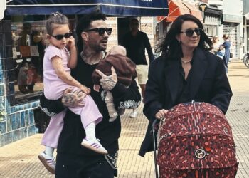 ZIEN: Kraantje Pappie straalt met gezin in nieuwe Instagram-post