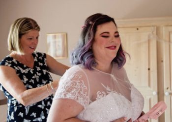 Spanningen in onze familie: “Aan wie geef ik mijn trouwjurk mijn schoondochter of stiefdochter?”