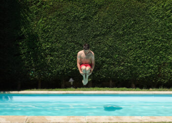 Insluiper klaagt huiseigenaren aan na levensgevaarlijk ongeval in hun zwembad