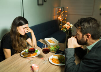 “Ben ik slecht om uit elkaar te willen nadat mijn vriendin een dronken fout heeft gemaakt?”