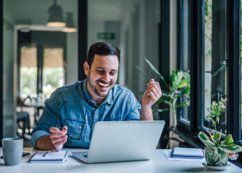 “Ben ik fout om in mijn schoonzus’ gezicht te lachen nadat zij een DNA-test afnam bij mijn dochter?”