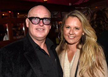 “Van der Gijp’s onverwachte thuisfront dilemma: Waarom hij VI niet kan verlaten”