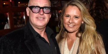 “Van der Gijp’s onverwachte thuisfront dilemma: Waarom hij VI niet kan verlaten”