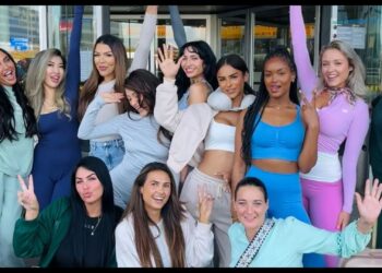 Een van de deelnemers van Echte Meisjes in de Jungle is op Schiphol aangehouden