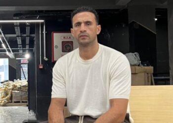 ZIEN: Badr Hari deelt foto samen met zijn 14 jaar jongere vriendin!