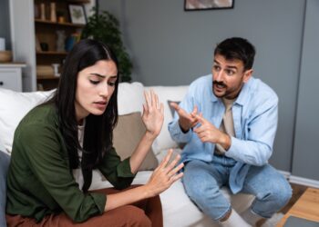 “Mijn man noemde het diefstal toen ik zijn dure horloge verkocht om de operatie van onze zoon te betalen”