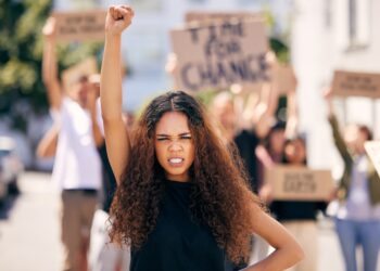 Ik schaam me voor mijn stiefdochter die van haar moeder “woke” leert te zijn