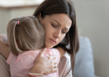 “Ik zette mijn ouders mijn huis uit na hun reactie op mijn dochter”