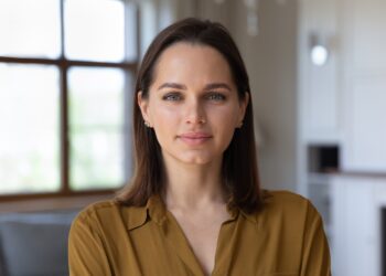 Eva (37): “Verlaat ik mijn vriend omdat hij moslim is geworden?”