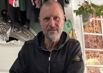 John de Wolf is gebroken: “Er zit amper leven in haar”