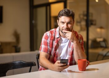 Mike (42): “Wat mijn vriendin deed met mijn dochter heeft alles veranderd”