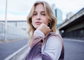 Monica (25): “Mijn nicht eist de spotlight op mijn bruiloft”