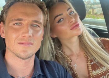 Kritiek op Steenrijk, Straatarm: rijke stellen vallen door de mand