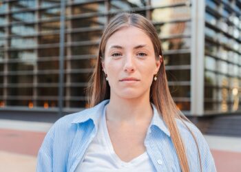 Suus (21): “Is het verkeerd dat ik weigerde de zorg voor het kind van mijn zus op me te nemen?”