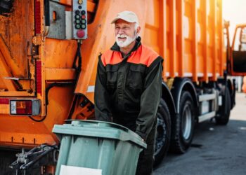 Kees (52): ‘Mijn kinderen schamen zich voor mijn werk als vuilnisman, maar ik ben er trots op’