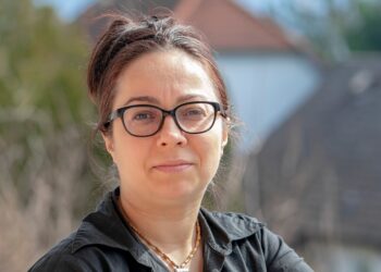 Janine (56): “Mijn buurvrouw wil dat ik mijn boom snoei omdat hij schaduw op haar tuin werpt”