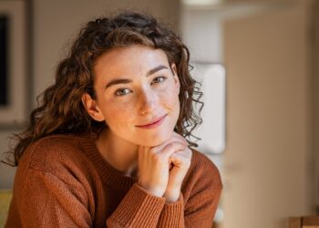 Kim (29): “Mijn beste vriendin verwacht dat ik gratis oppas voor haar kinderen, maar het wordt me te veel”