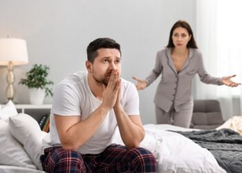 “‘Laura (42): Mijn man wil niet dat ik terug naar school ga omdat het “onpraktisch” is. Moet ik luisteren?’”