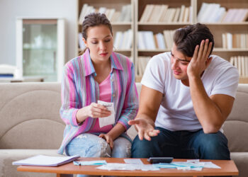 Sophie (30): “Mijn man geeft al ons spaargeld uit aan crypto, en ik ben doodsbang voor de toekomst”