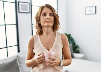 Manon (45): “Mijn dochter wil haar achternaam veranderen, en het voelt alsof ik haar verlies”