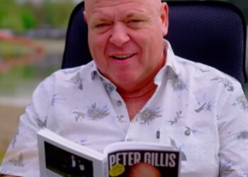 Peter Gillis misleidt zijn fans op sociale media: “Hij zit diep in de geldproblemen”