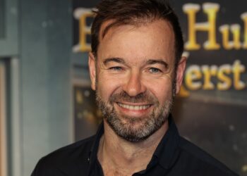 Peter van der Vorst bezoekt Linda de Mol: “Ik zag Vieze Jeroentje in kasteel”