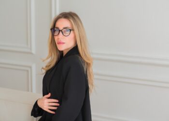 Sarah (32): “Ongelofelijk! Hij liet me wachten op het vliegveld…”