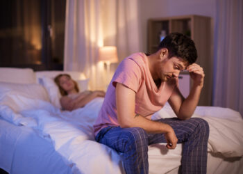 Mark (42): “Mijn vrouw heeft haar jeugdvriend ontmoet, en nu voel ik me onzeker over ons huwelijk”