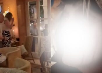 Bas en Nicolette vertonen bizar wangedrag in Spanje: ‘Schande voor Nederland’