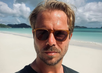 Thijs Römer komt weer slecht voor de dag: geen schadevergoeding, maar wel op vakantie