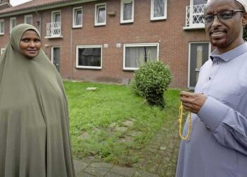 Somalisch asielgezin met vijftien kinderen krijgt twee woningen: huis vinden voor grote families is erg lastig