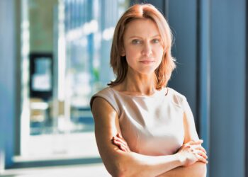 Emma (42): “De nieuwe regels voor schoollunches verbieden suiker, maar mijn kind weigert nu te eten.”