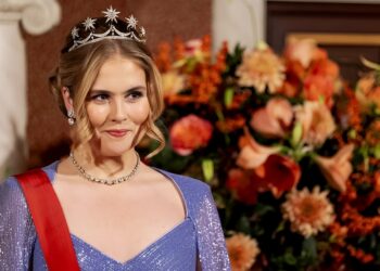 Prinses Amalia heeft een nieuwe vriend: “Gekoppeld door een hele bekende”